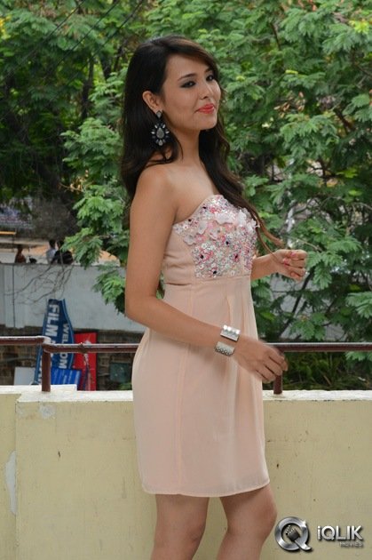 Sagarika-At-Friend-Request-Trailer-Launch